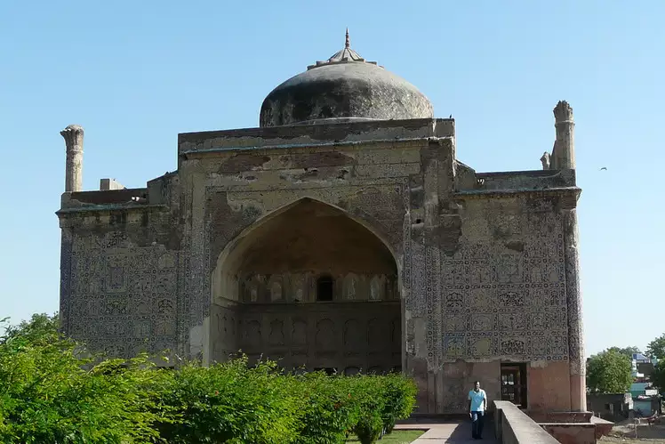 Dehradun To Agra Taxi
