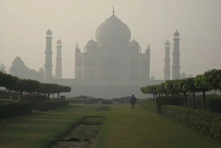 Dehradun To Agra Taxi