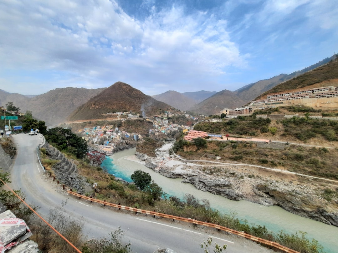 Dehradun to Devprayag taxi